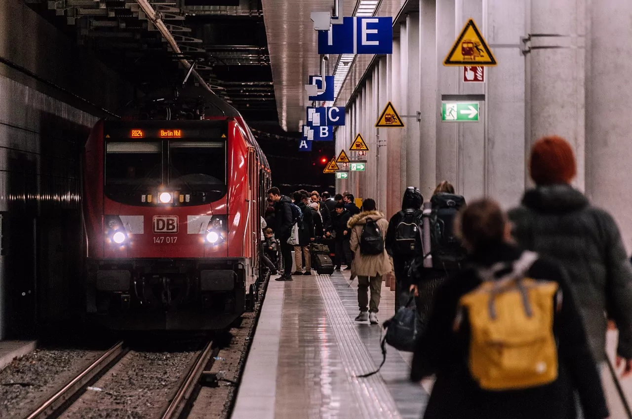 Embert ütött el a Z72-es vonat Piliscsabánál, fennakadásra kell számítani