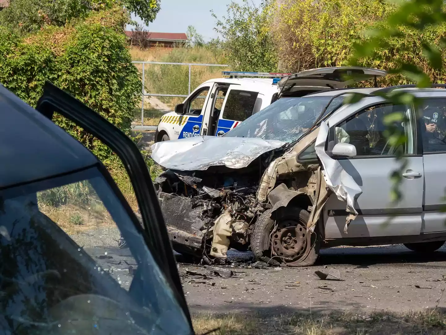 Felborult egy terepjáró az 51-es úton, két sofőrt vittek kórházba