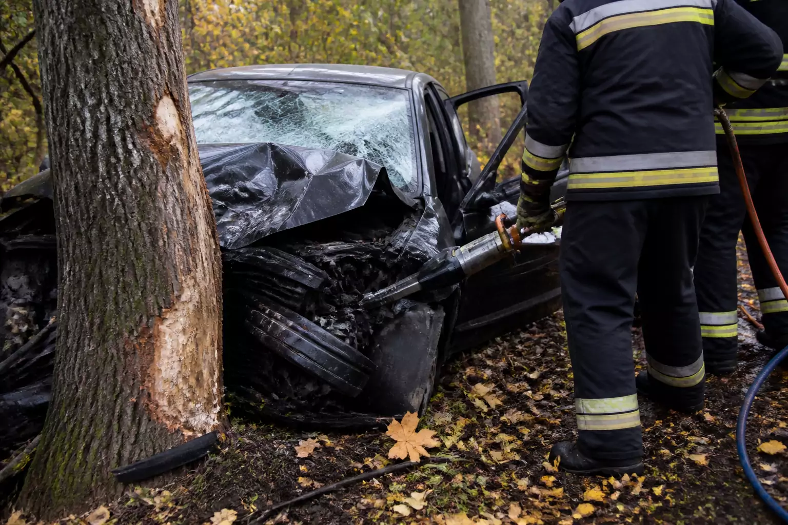 Árokba hajtott egy autó Sárhidánál a 74-es főúton
