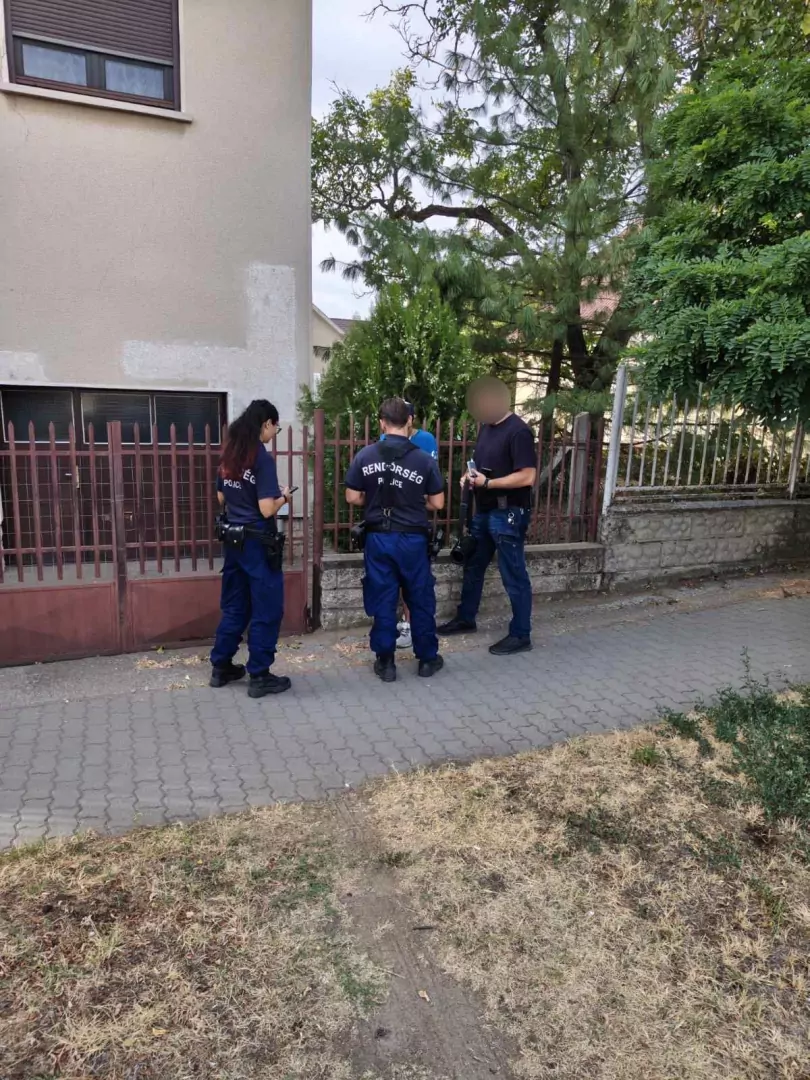 Késsel fenyegetett utast egy vonaton egy 19 éves férfi