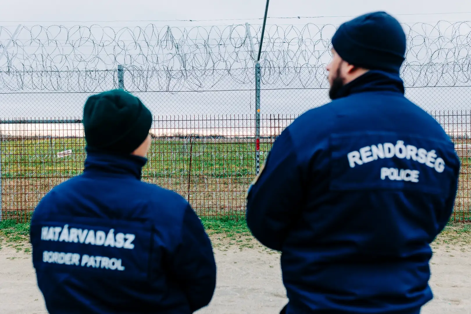Tíz határsértőt tartóztattak fel Röszkénél, tíz belépést megakadályoztak